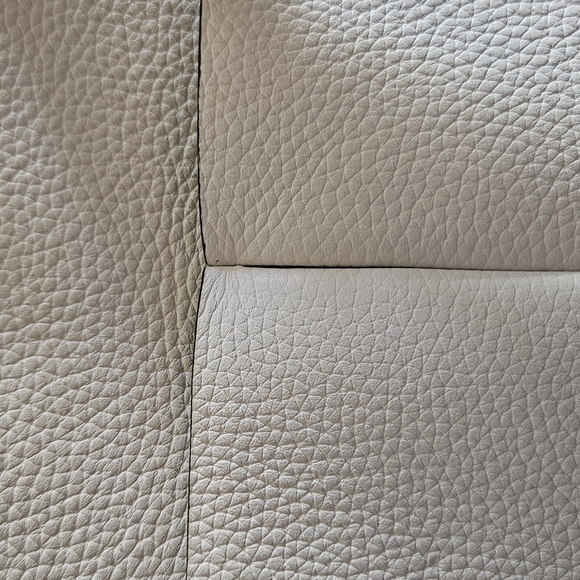 Michael Kors White Leather Tote Bag - Picture 7 of 9